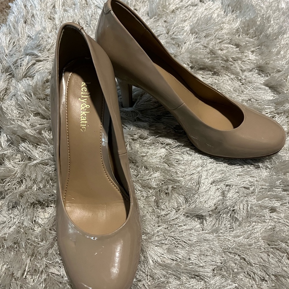 Kelly & Katie round toe patent pump women’s US size 8 NWOT/no box tan color